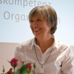 Helle Jensen bei der Buchpräsentation 'Miteinander' 2012