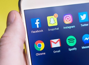 Handy mit Social Media Apps Photo by Pixabay from Pexels